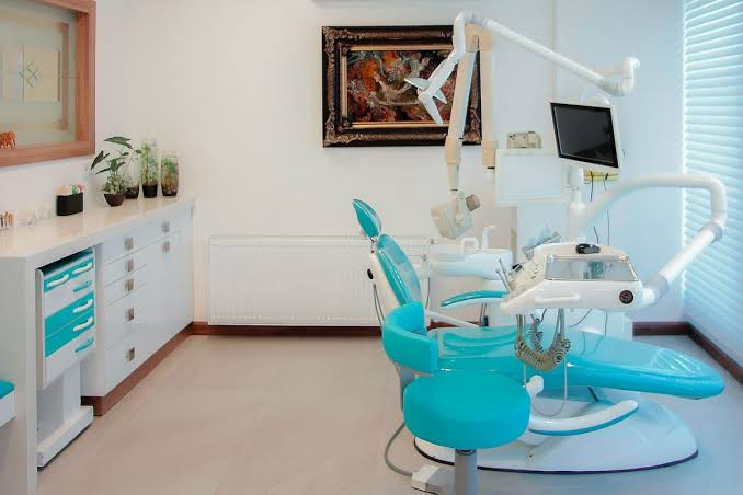 Sala de atendimento da Odontologia Extrema com equipamentos modernos
